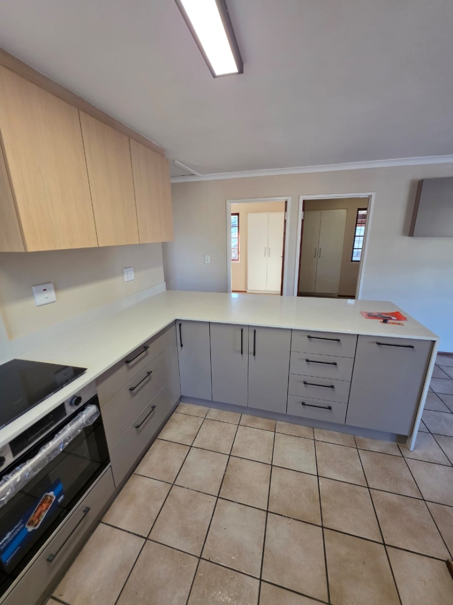 To Let 3 Bedroom Property for Rent in Marlborough Park Western Cape